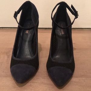 Navy Pumps